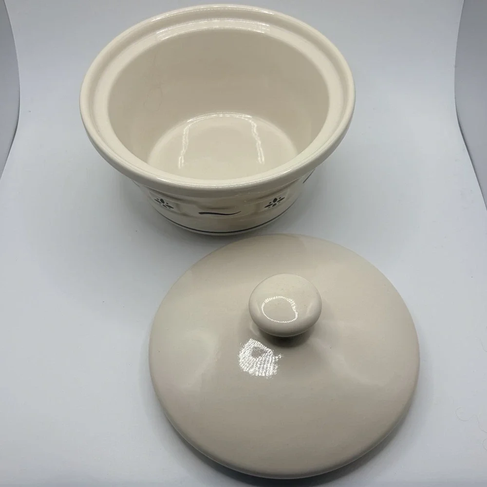 Longaberger Woven Traditions Pottery Classic Blue Small Covered Dish New in‎ Box